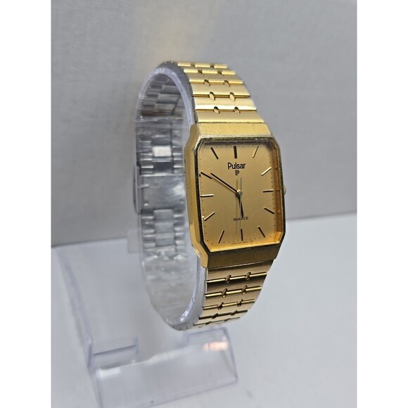 Vintage Pulsar by Seiko V321-5009 Gold Tone Tank Quartz Mens Watch New Battery - Picture 3 of 13